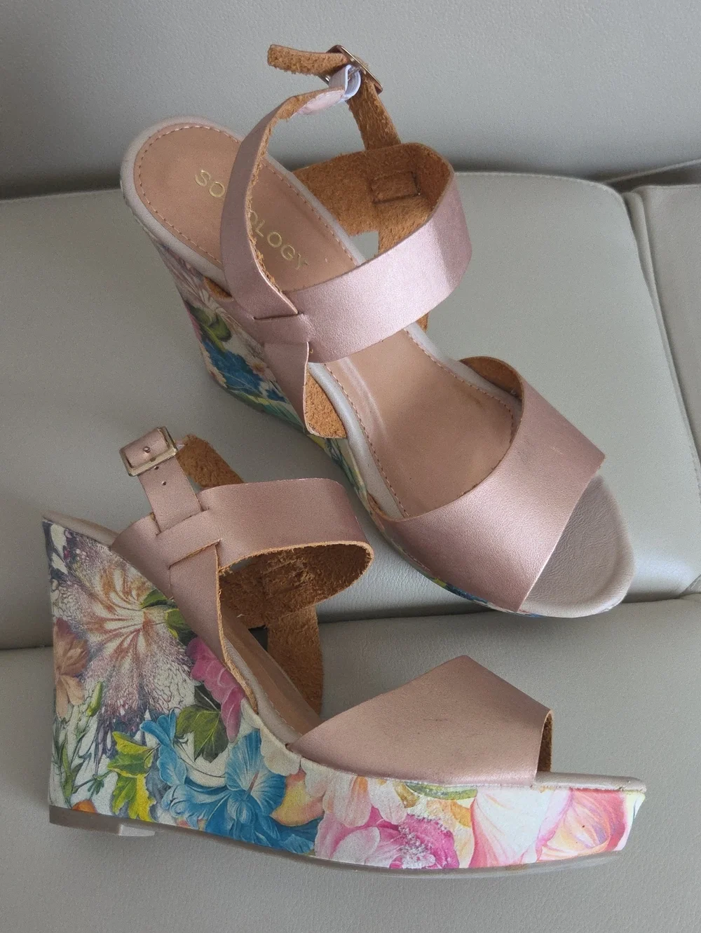 Sociology Pink Floral-Print Wedge Sandals Size 10